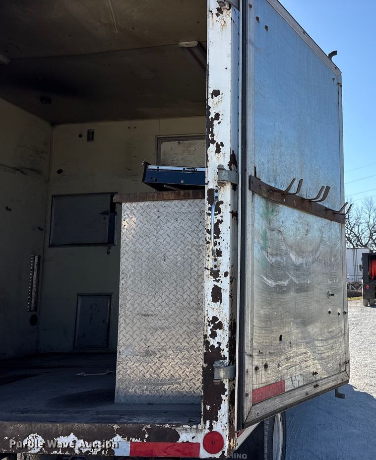 image for item ES8521 1999 GMC W4500 box truck