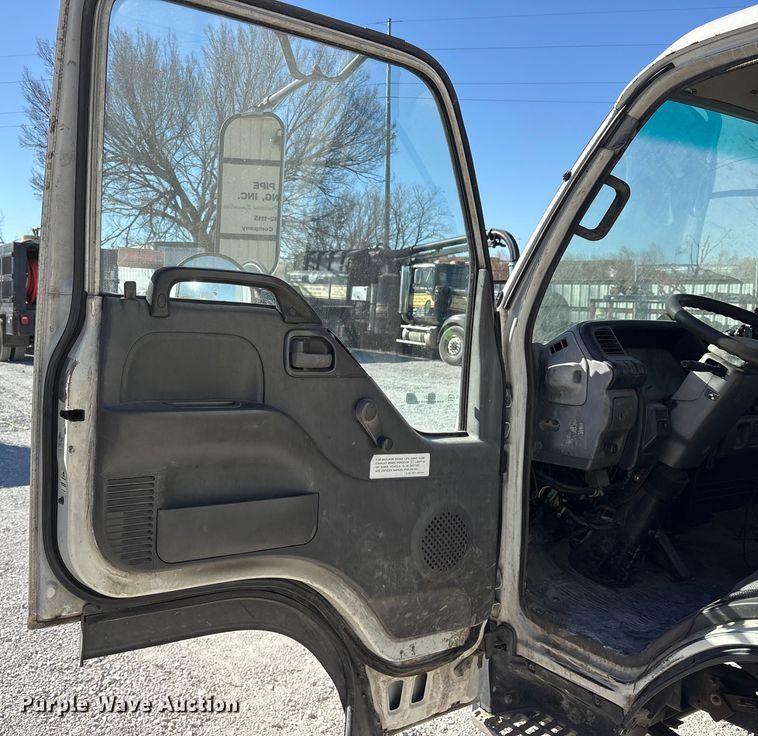 image for item ES8521 1999 GMC W4500 box truck