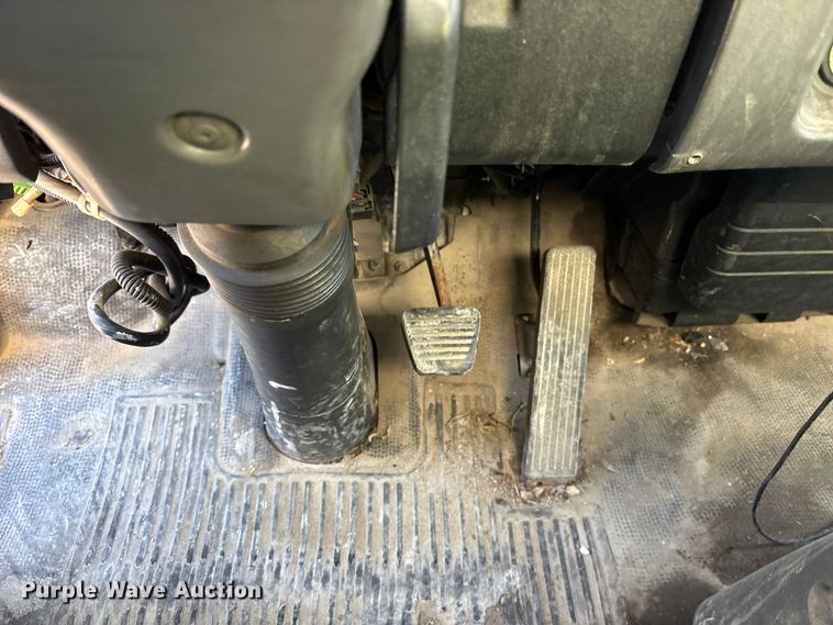 image for item ES8521 1999 GMC W4500 box truck