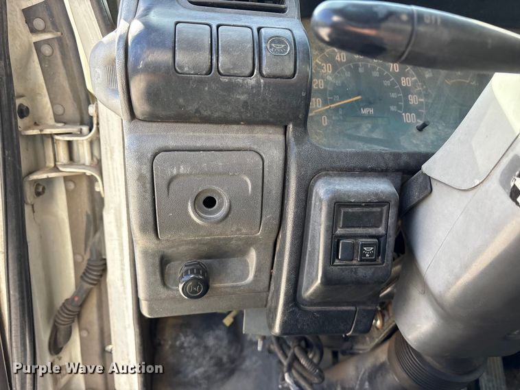 image for item ES8521 1999 GMC W4500 box truck