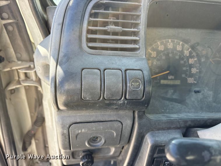 image for item ES8521 1999 GMC W4500 box truck
