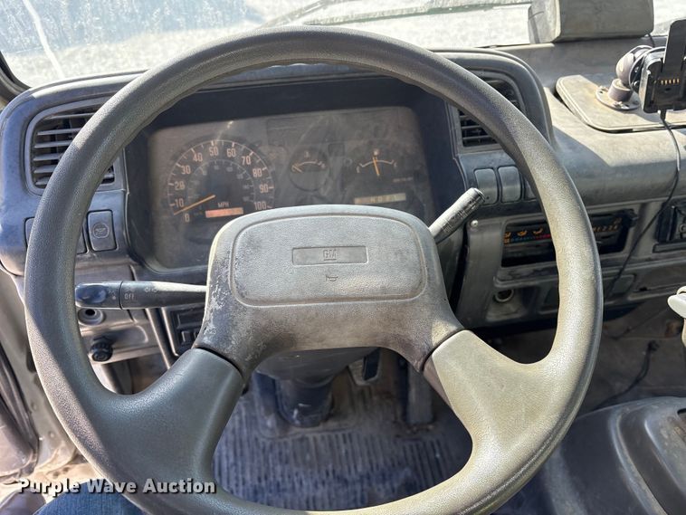 image for item ES8521 1999 GMC W4500 box truck