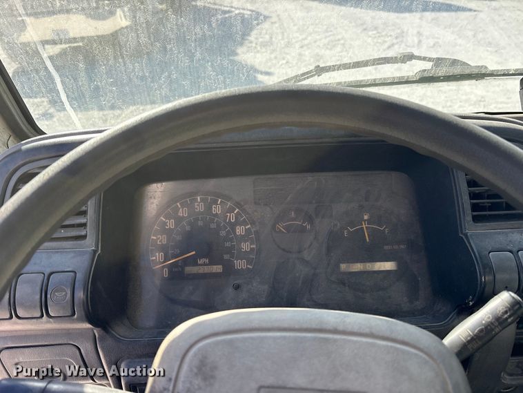 image for item ES8521 1999 GMC W4500 box truck