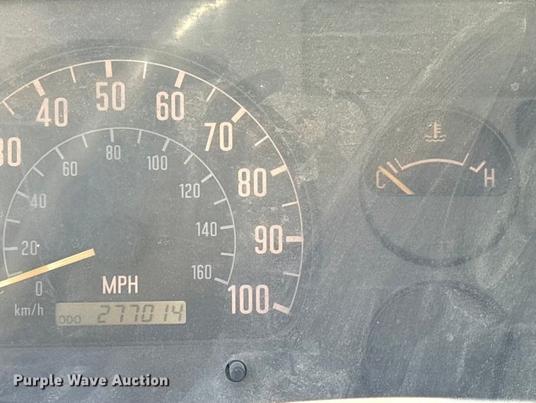 image for item ES8521 1999 GMC W4500 box truck