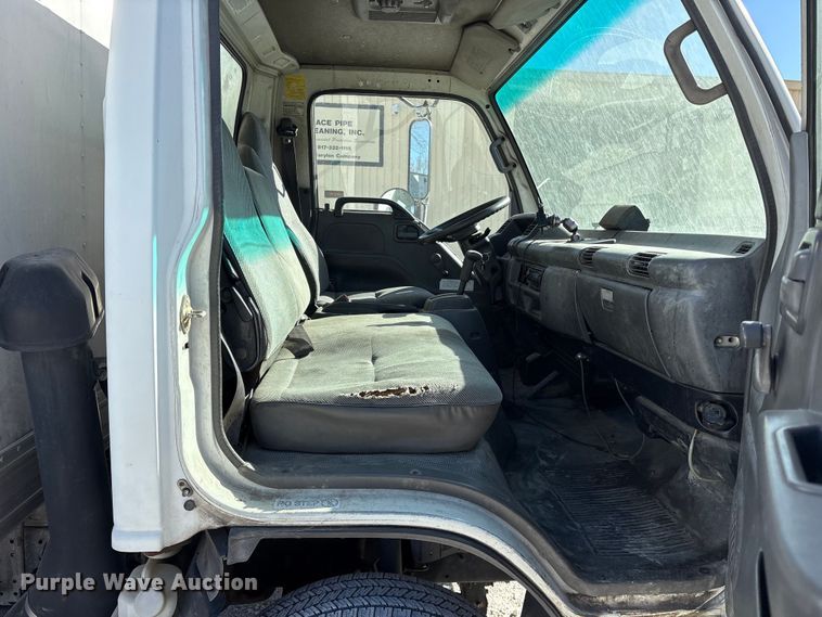 image for item ES8521 1999 GMC W4500 box truck