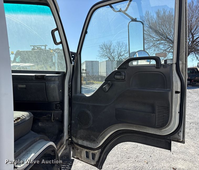 image for item ES8521 1999 GMC W4500 box truck