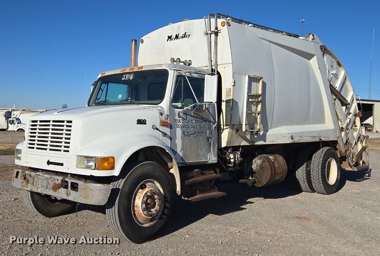 image for item ET1165 1999 International 4900 refuse truck