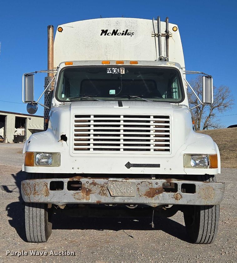 image for item ET1165 1999 International 4900 refuse truck