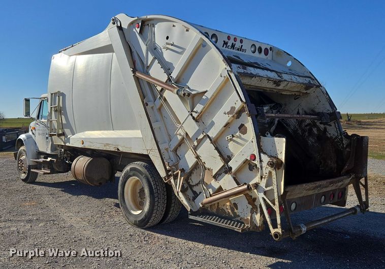 image for item ET1165 1999 International 4900 refuse truck