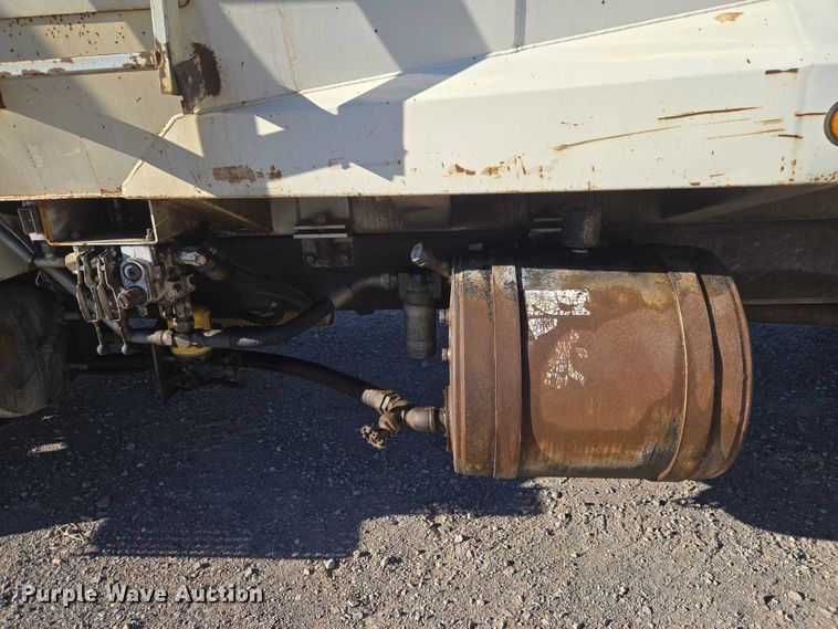 image for item ET1165 1999 International 4900 refuse truck