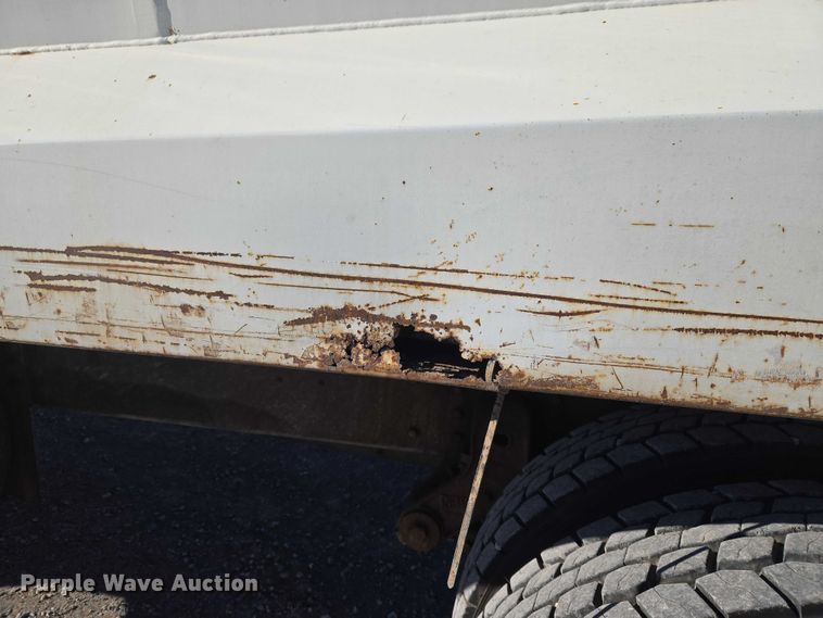 image for item ET1165 1999 International 4900 refuse truck