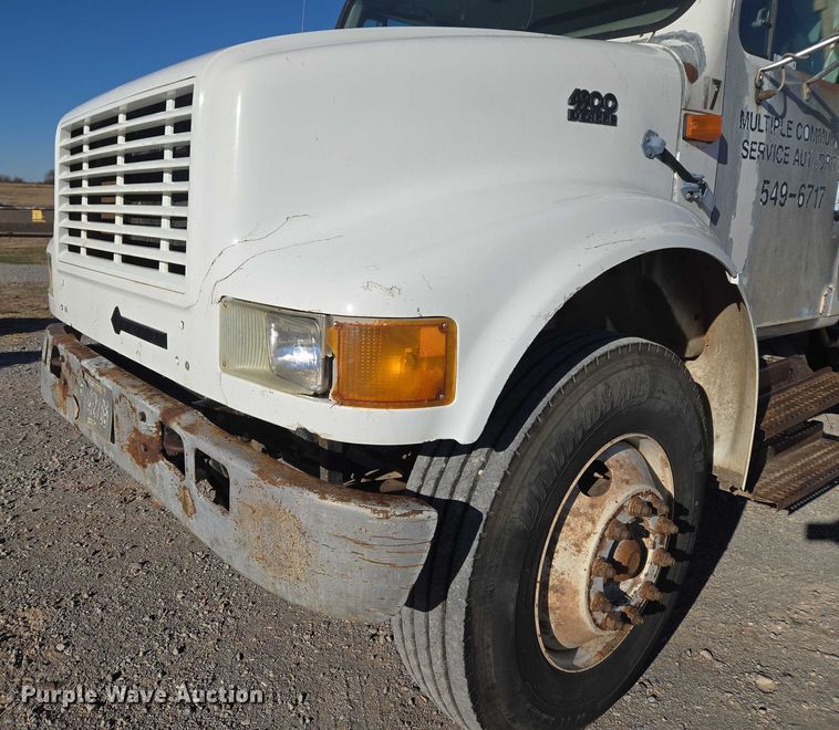 image for item ET1165 1999 International 4900 refuse truck