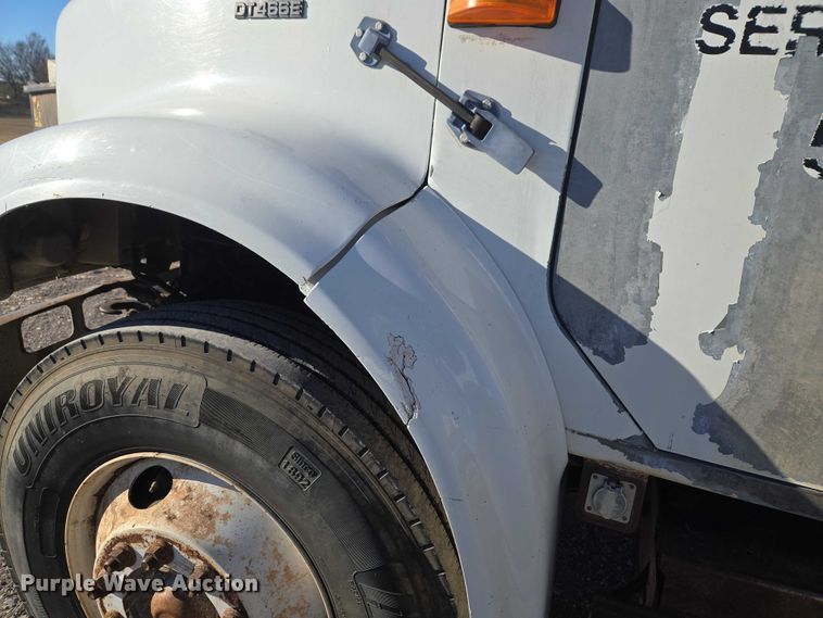 image for item ET1165 1999 International 4900 refuse truck