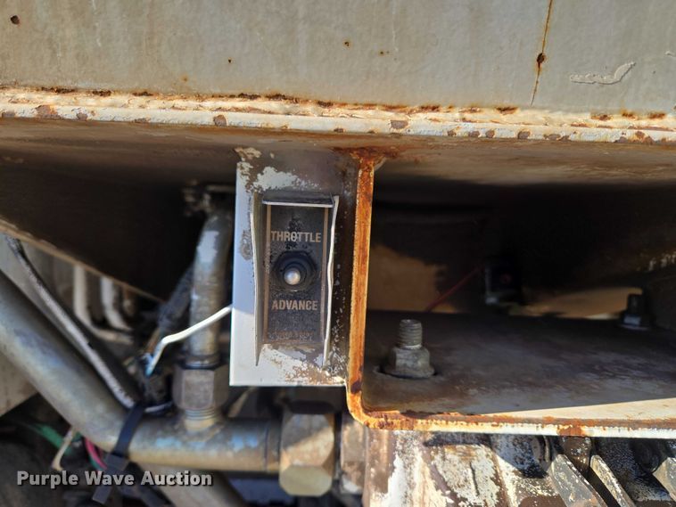 image for item ET1165 1999 International 4900 refuse truck