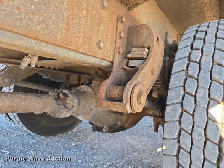 image for item ET1165 1999 International 4900 refuse truck