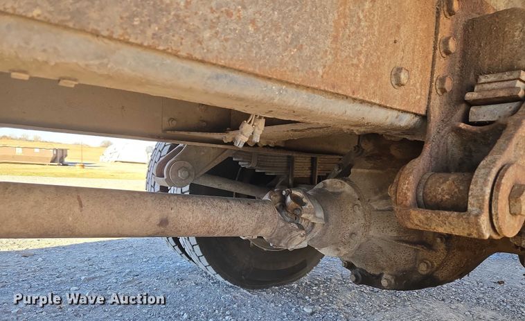 image for item ET1165 1999 International 4900 refuse truck