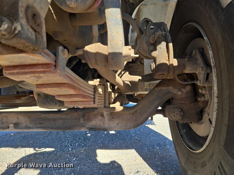 image for item ET1165 1999 International 4900 refuse truck