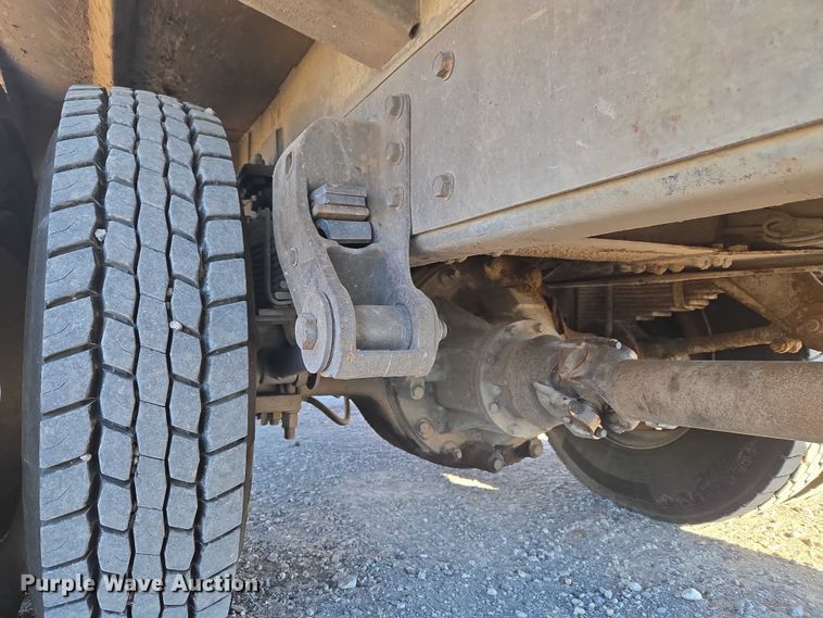 image for item ET1165 1999 International 4900 refuse truck