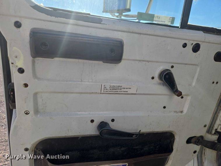 image for item ET1165 1999 International 4900 refuse truck