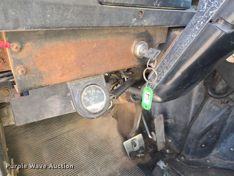 image for item ET1165 1999 International 4900 refuse truck