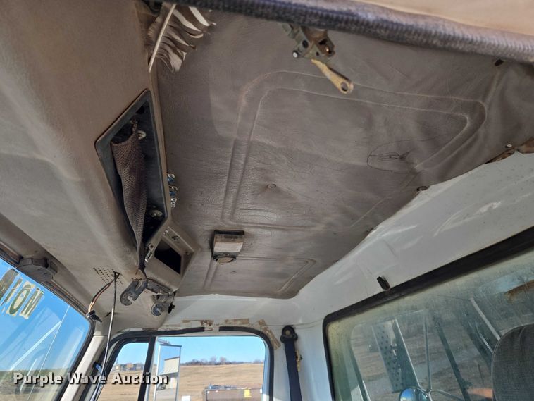 image for item ET1165 1999 International 4900 refuse truck