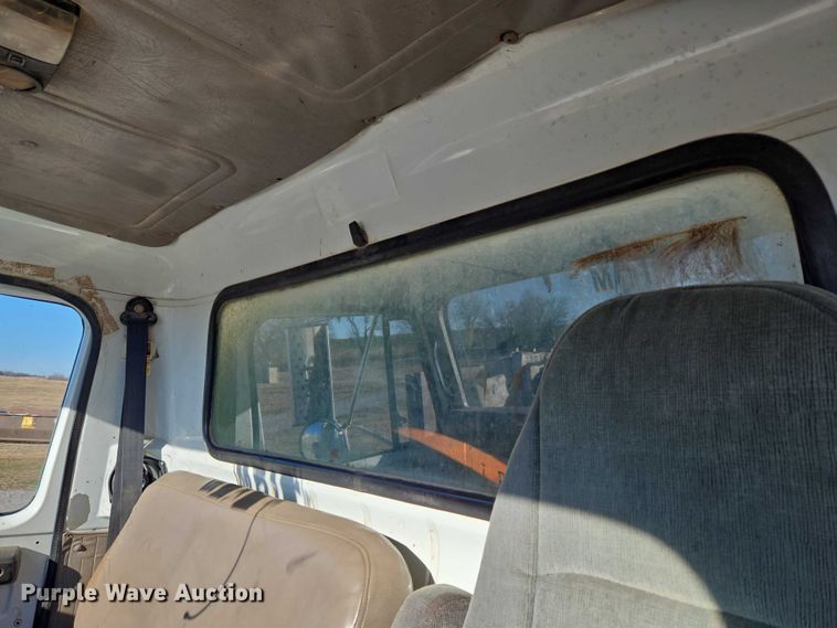 image for item ET1165 1999 International 4900 refuse truck