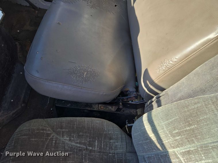 image for item ET1165 1999 International 4900 refuse truck