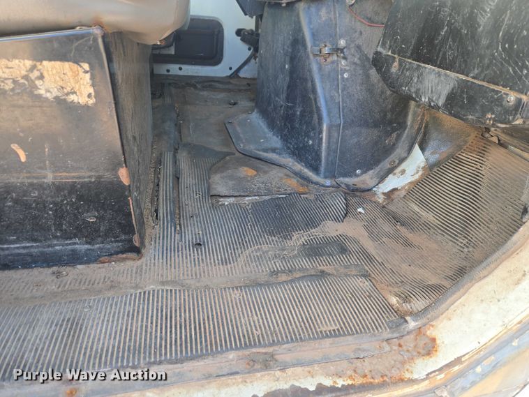 image for item ET1165 1999 International 4900 refuse truck