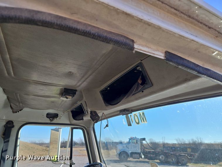 image for item ET1165 1999 International 4900 refuse truck