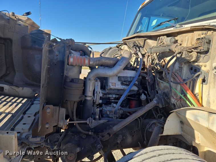 image for item ET1165 1999 International 4900 refuse truck