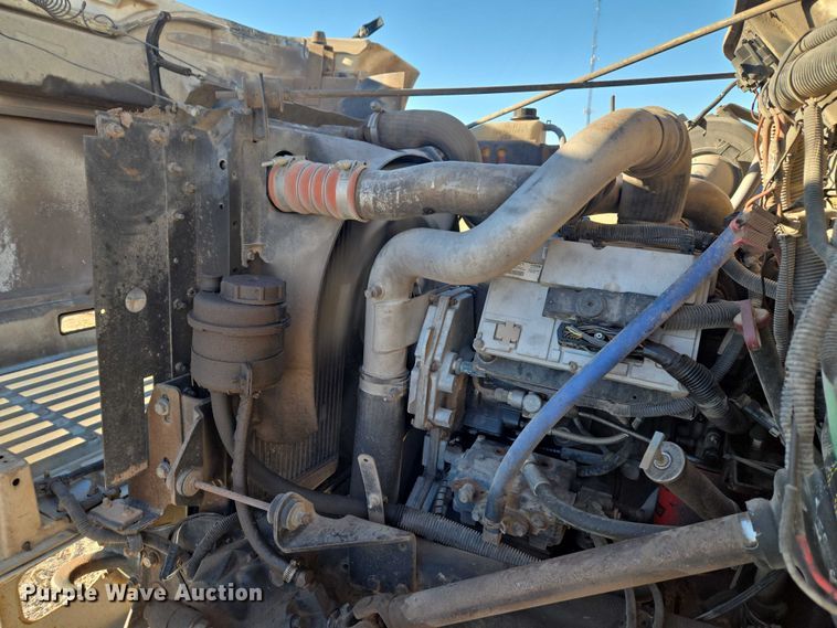 image for item ET1165 1999 International 4900 refuse truck