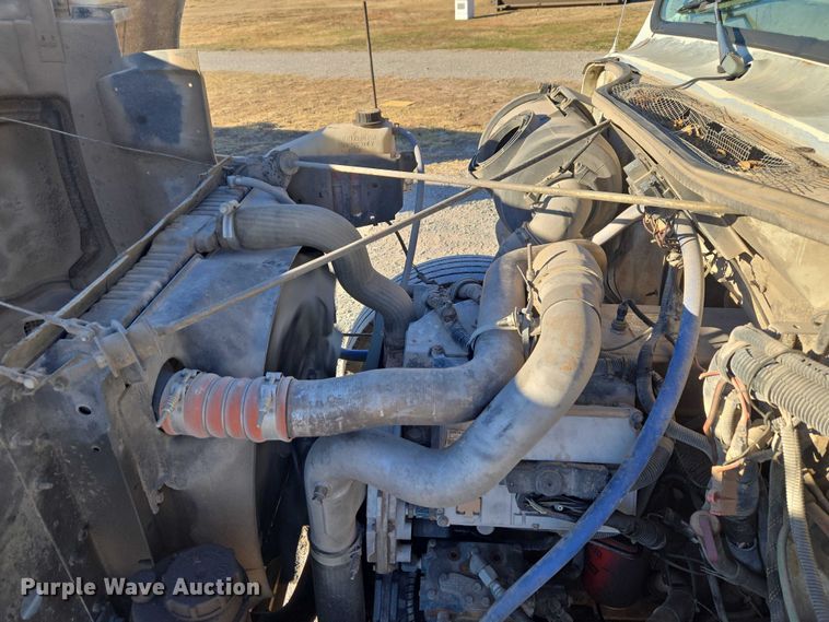 image for item ET1165 1999 International 4900 refuse truck