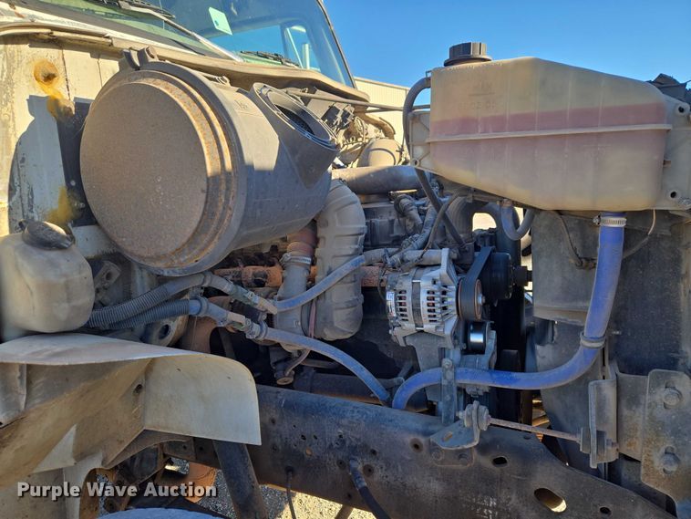 image for item ET1165 1999 International 4900 refuse truck