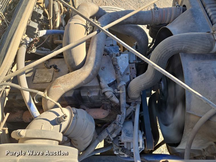 image for item ET1165 1999 International 4900 refuse truck