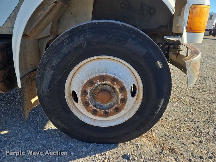 image for item ET1165 1999 International 4900 refuse truck