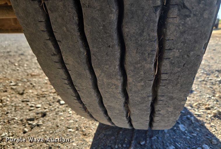 image for item ET1165 1999 International 4900 refuse truck