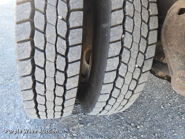 image for item ET1165 1999 International 4900 refuse truck