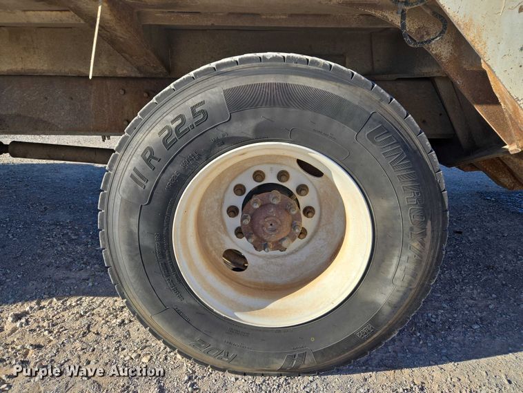 image for item ET1165 1999 International 4900 refuse truck