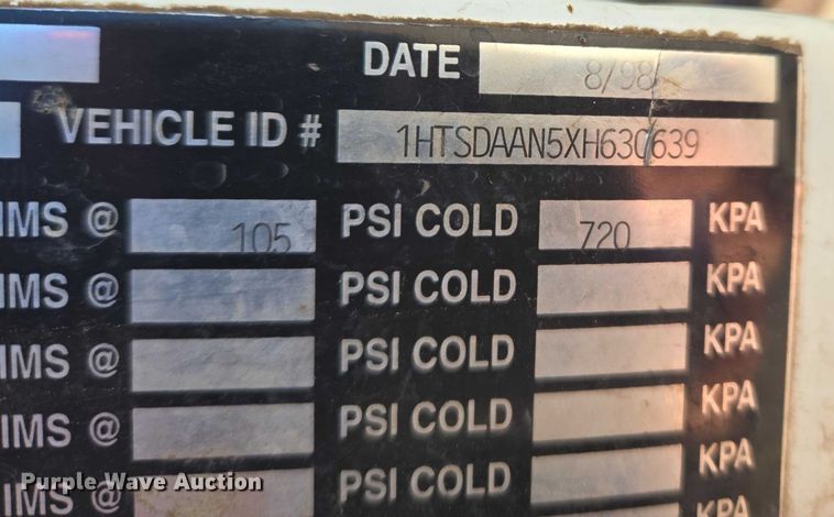 image for item ET1165 1999 International 4900 refuse truck