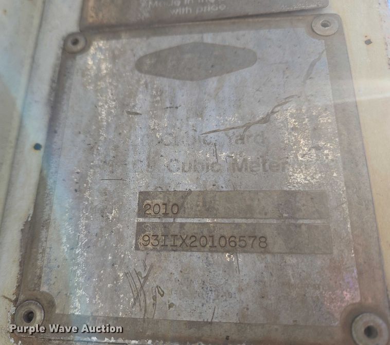 image for item ET1165 1999 International 4900 refuse truck