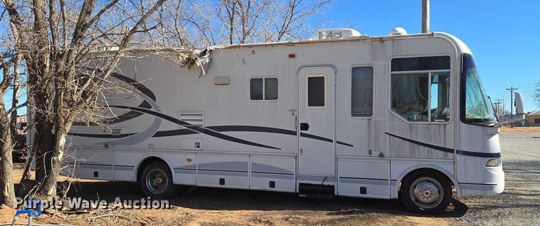 image for item ET1166 2003 Workhorse P32 RV