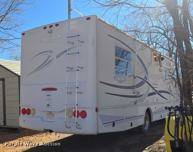 image for item ET1166 2003 Workhorse P32 RV