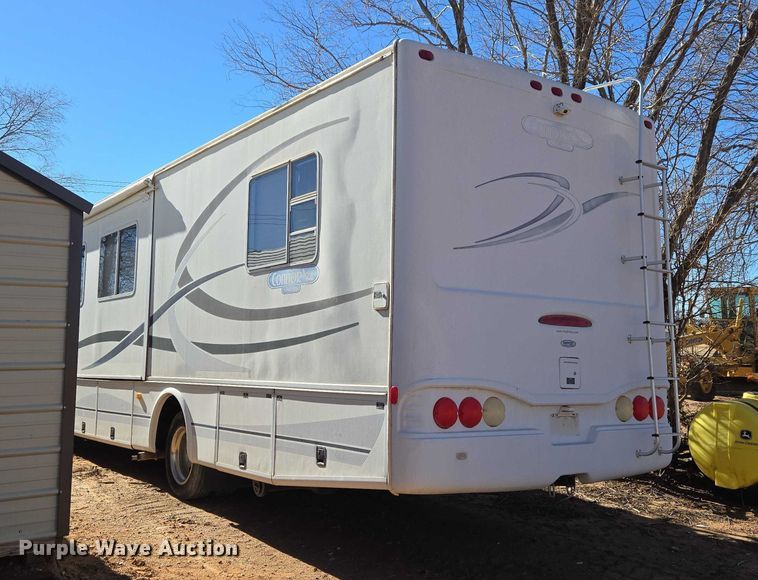 image for item ET1166 2003 Workhorse P32 RV