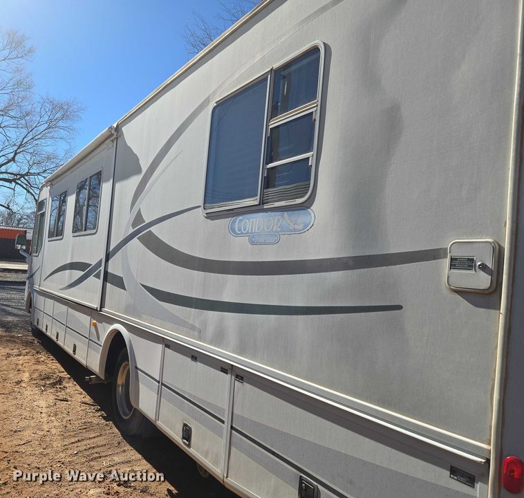 image for item ET1166 2003 Workhorse P32 RV