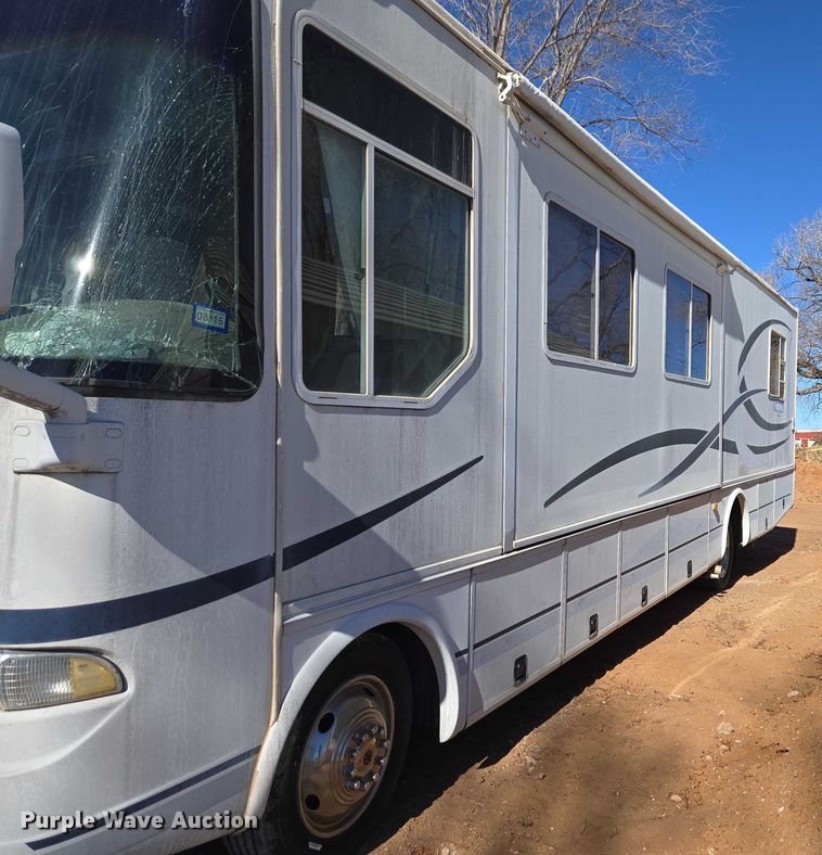 image for item ET1166 2003 Workhorse P32 RV