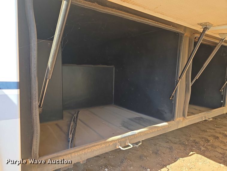 image for item ET1166 2003 Workhorse P32 RV