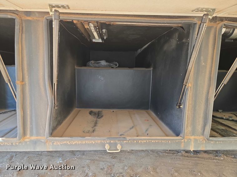 image for item ET1166 2003 Workhorse P32 RV