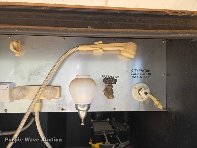 image for item ET1166 2003 Workhorse P32 RV