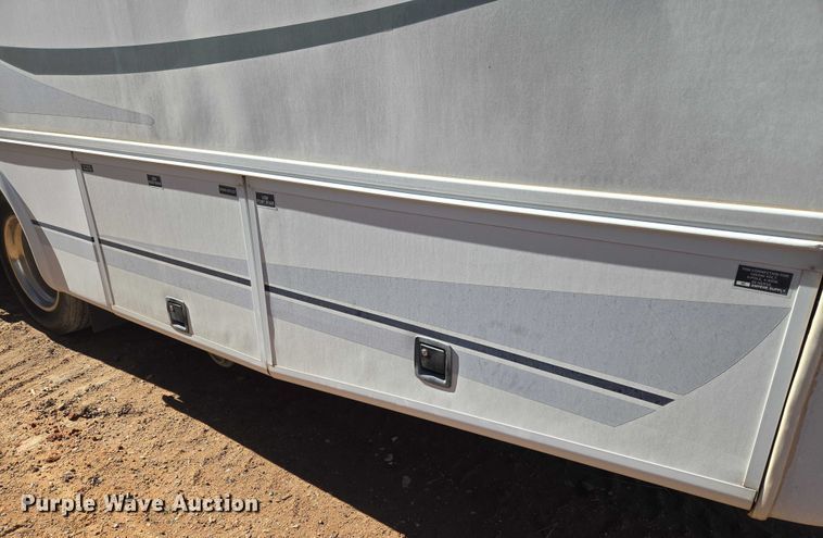 image for item ET1166 2003 Workhorse P32 RV