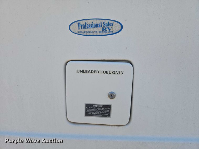 image for item ET1166 2003 Workhorse P32 RV